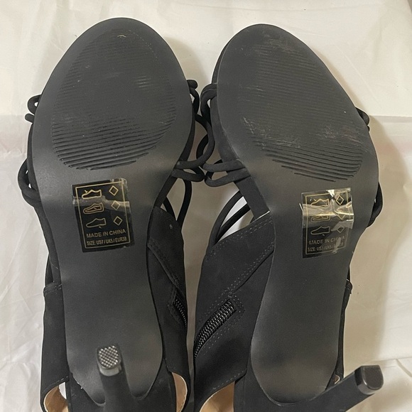 Qupid womens new never worn size 7 black shoes with zipper and straps - Picture 10 of 10